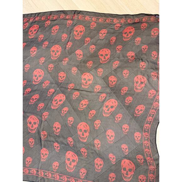 Authentic Alexander Mcqueen Classic Skull Silk Foulard Black/Red - Picture 8 of 11